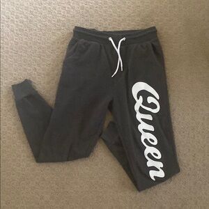 Juniors’ Medium Black Joggers with 'Queen' Print